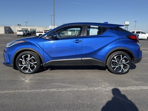 Used 2022 Toyota C-HR XLE image 6