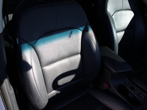 Used 2022 Kia Niro EX Premium image 26