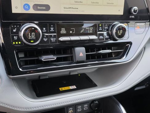 Used 2023 Toyota Highlander Limited image 23