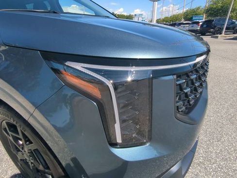 Used 2026 Kia Carnival SX w/ SX Dark Edition Package FWD image 11