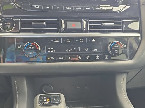 Used 2025 Nissan Pathfinder SL AWD/4WD image 25