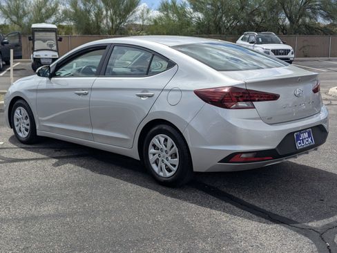 Used 2019 Hyundai Elantra SE FWD image 4