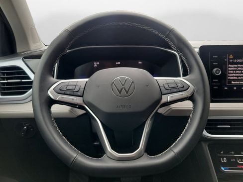 Used 2025 Volkswagen Taos SE image 13