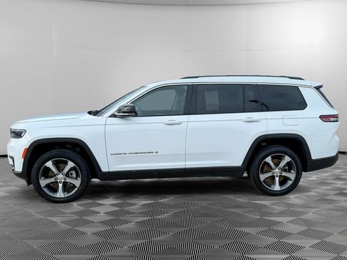 Used 2023 Jeep Grand Cherokee L Limited w/ Luxury Tech Group II image 3