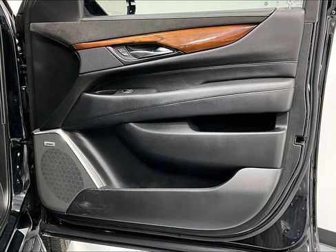 Used 2019 Cadillac Escalade ESV Luxury image 19