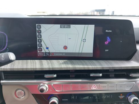 Used 2025 Kia Telluride EX w/ EX Captain's Chair Package image 25