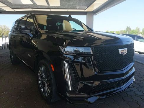 Used 2023 Cadillac Escalade ESV V AWD/4WD image 4