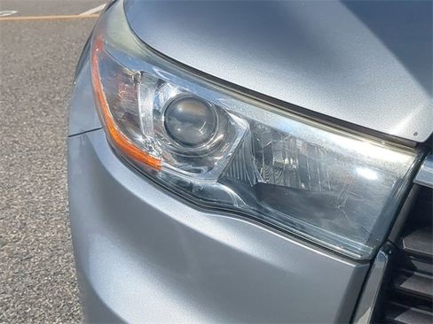 Used 2016 Toyota Highlander XLE image 10