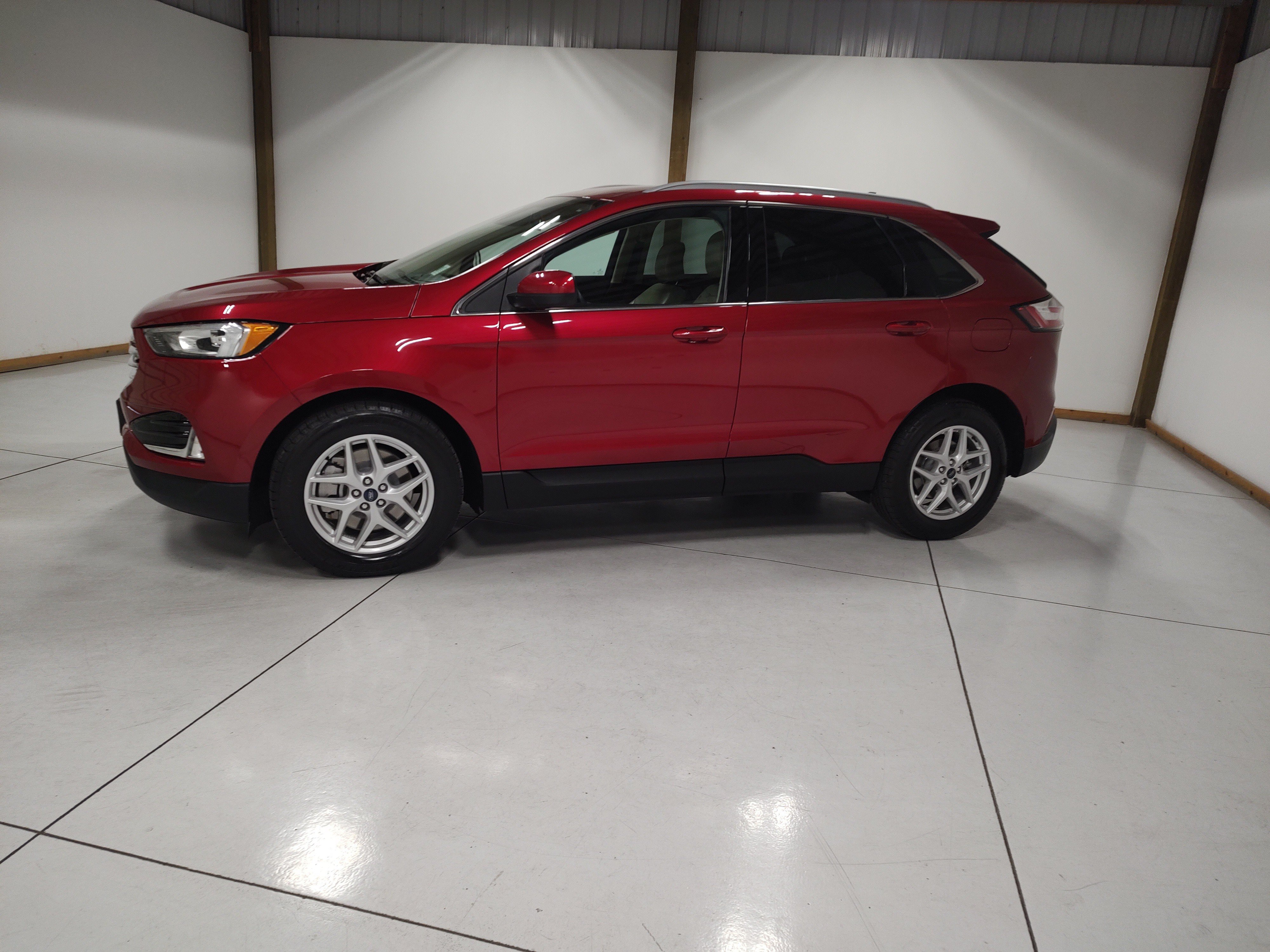 Used 2021 Ford Edge SEL w/ Convenience Package FWD image 4