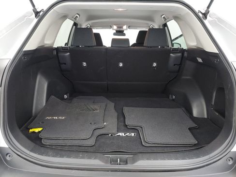 Used 2019 Toyota RAV4 LE w/ Carpet Mat Package FWD image 23