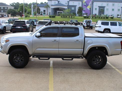 Used 2023 Toyota Tacoma SR5 AWD/4WD image 10