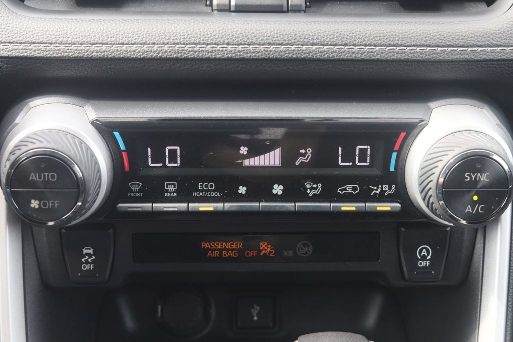 Certified 2021 Toyota RAV4 XLE w/ Convenience Package AWD/4WD image 8