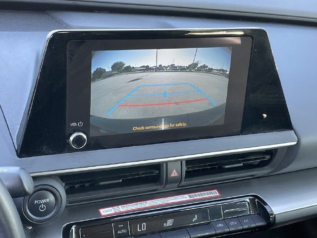 Used 2025 Toyota Prius LE FWD image 18