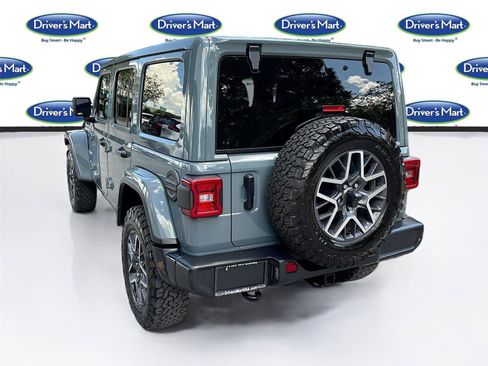 Used 2024 Jeep Wrangler Unlimited Sahara AWD/4WD image 5