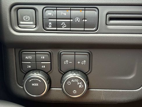 Used 2024 Chevrolet Suburban Z71 AWD/4WD image 34