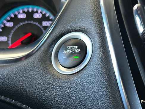 Used 2023 Chevrolet Traverse LT FWD image 23