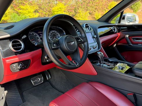 Used 2019 Bentley Bentayga AWD/4WD image 15