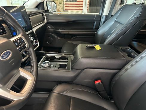 Certified 2024 Ford Expedition XLT RWD image 18
