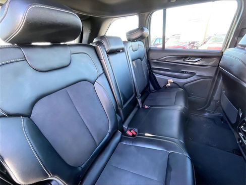 Used 2023 Jeep Grand Cherokee Altitude image 15