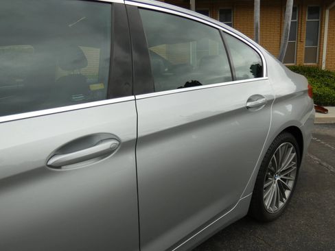 Used 2019 BMW 530i w/ Convenience Package image 13