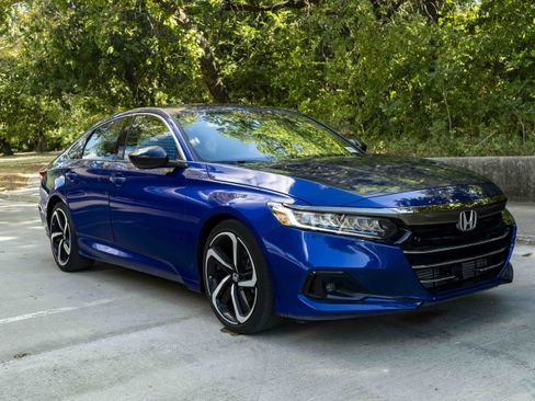 Used 2022 Honda Accord Sport image 2