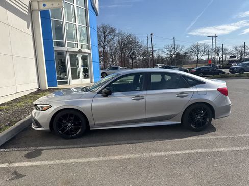 Used 2023 Honda Civic Sport image 2