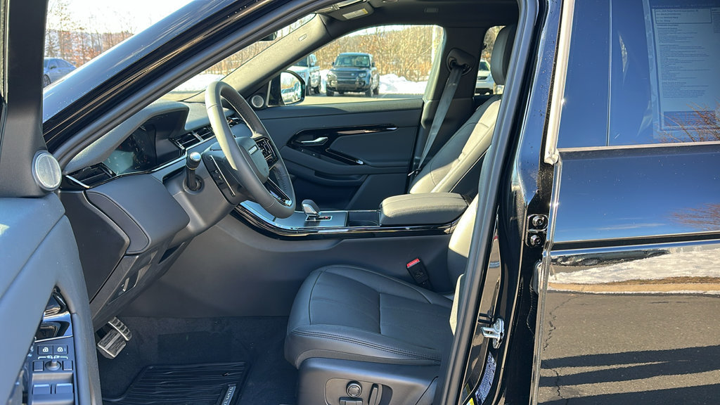 Used 2026 Land Rover Range Rover Evoque Dynamic SE AWD/4WD image 9
