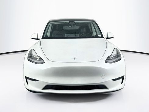 Used 2021 Tesla Model Y Long Range AWD/4WD image 2