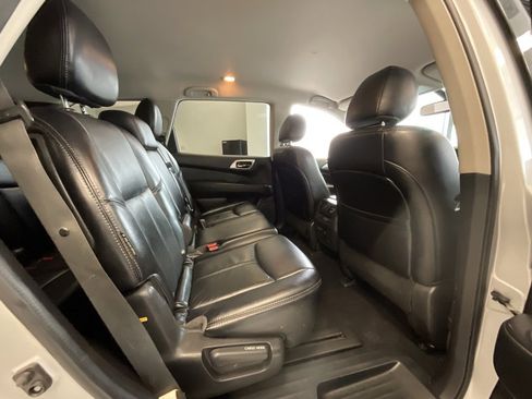 Used 2019 Nissan Pathfinder SL image 21
