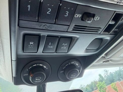 Used 2017 Toyota 4Runner TRD Off-Road Premium AWD/4WD image 34