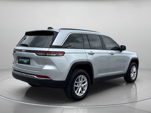 Used 2025 Jeep Grand Cherokee Laredo X w/ Luxury Tech Group I RWD image 3