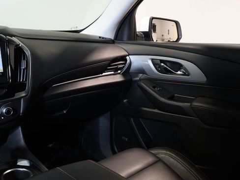 Used 2021 Chevrolet Traverse LT w/ LT Premium Package image 14