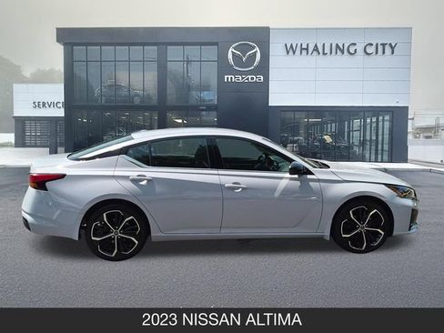 Used 2023 Nissan Altima 2.5 SR FWD image 9