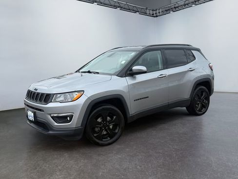 Used 2019 Jeep Compass Altitude image 1