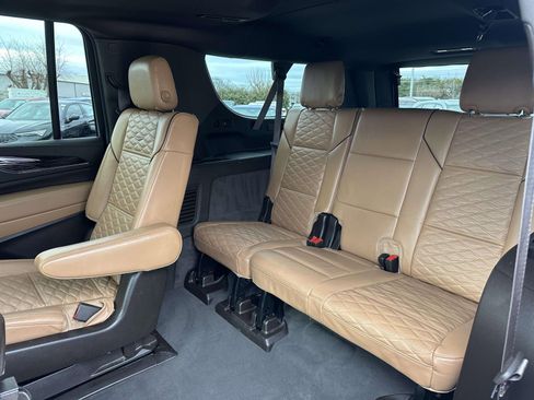 Used 2023 Cadillac Escalade ESV Sport w/ LPO, ONYX Package image 13