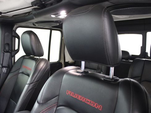 Used 2022 Jeep Gladiator Rubicon w/ Cold Weather Group AWD/4WD image 5
