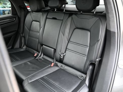Used 2021 Porsche Cayenne Turbo AWD/4WD image 39