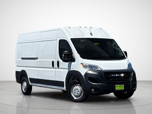 Used 2024 RAM ProMaster 2500 w/ Convenience Group FWD image 2