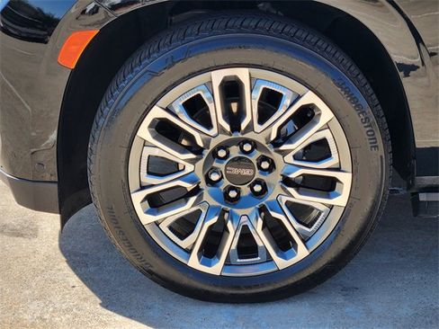 Used 2024 GMC Yukon Denali Ultimate w/ LPO, Floor Liner Package image 10