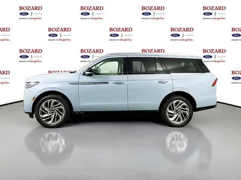 New 2025 Lincoln Navigator Reserve image 4