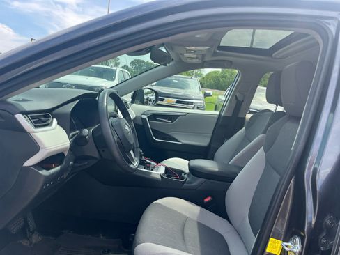 Used 2021 Toyota RAV4 XLE w/ Convenience Package AWD/4WD image 8
