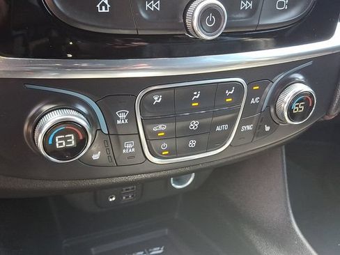 Used 2023 Chevrolet Traverse RS AWD/4WD image 16