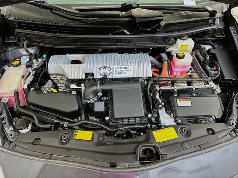 Used 2013 Toyota Prius Three FWD image 33