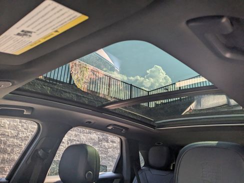 Used 2025 Porsche Cayenne image 27