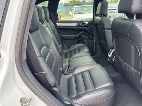 Used 2015 Porsche Cayenne Turbo image 13