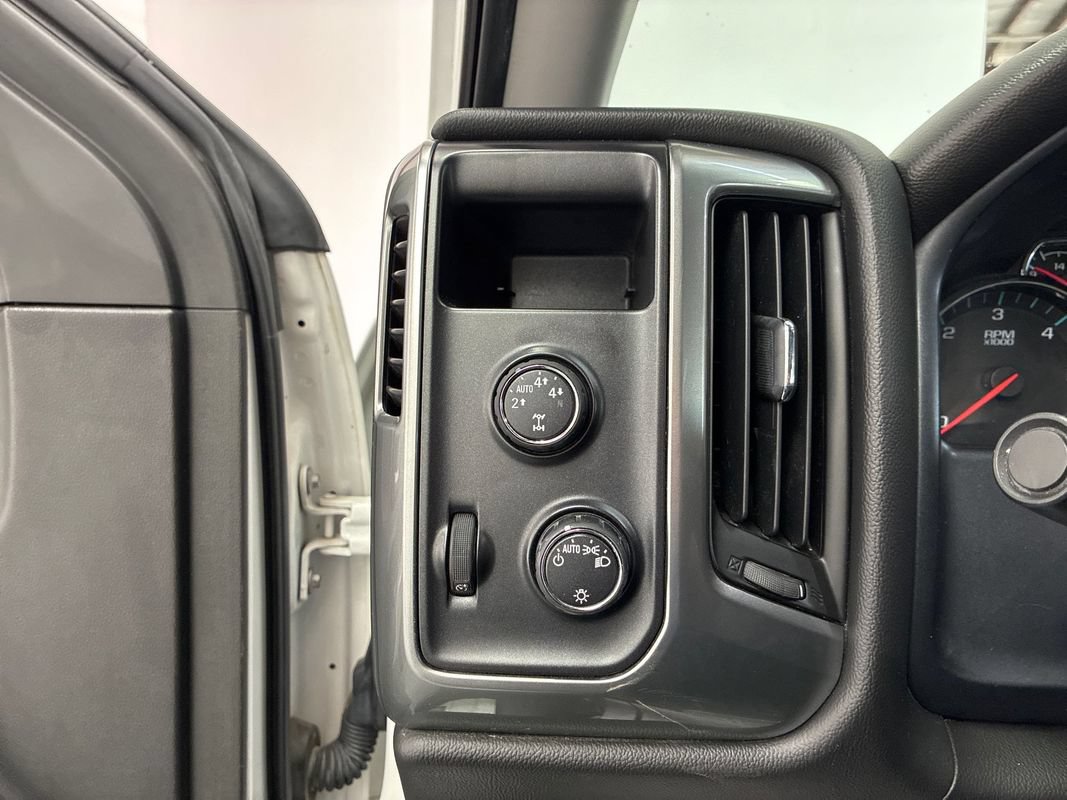 Used 2015 Chevrolet Silverado 1500 LT AWD/4WD image 11