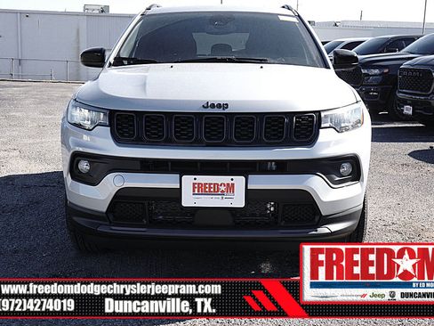 New 2026 Jeep Compass Latitude image 8