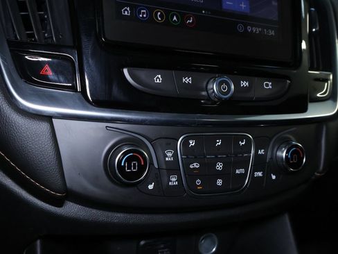 Used 2020 Chevrolet Traverse LT w/ LT Premium Package AWD/4WD image 32