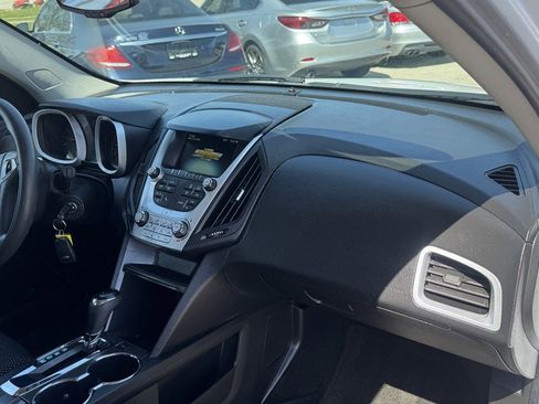 Used 2017 Chevrolet Equinox LS FWD image 27