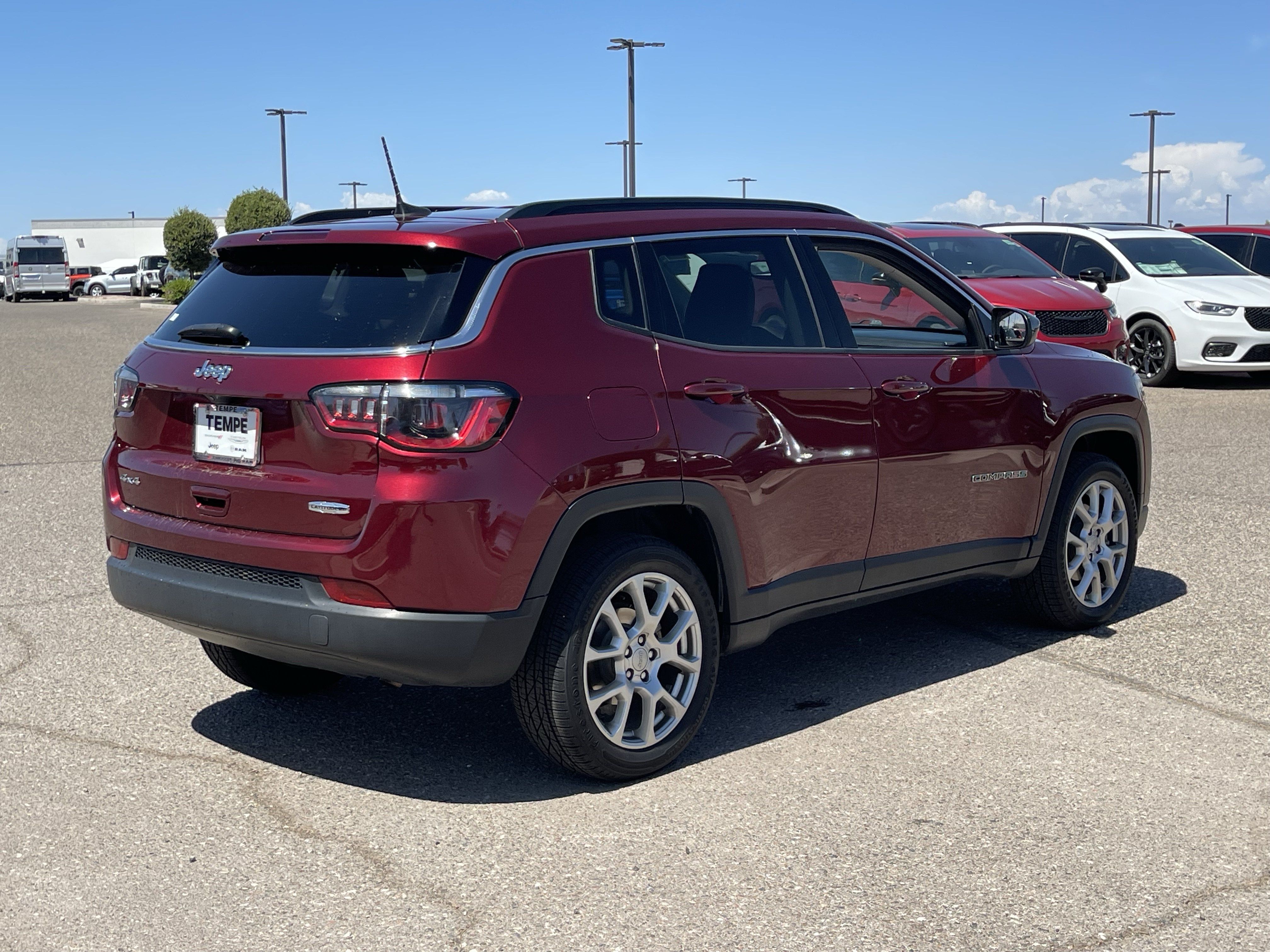 Used 2022 Jeep Compass Latitude AWD/4WD image 5